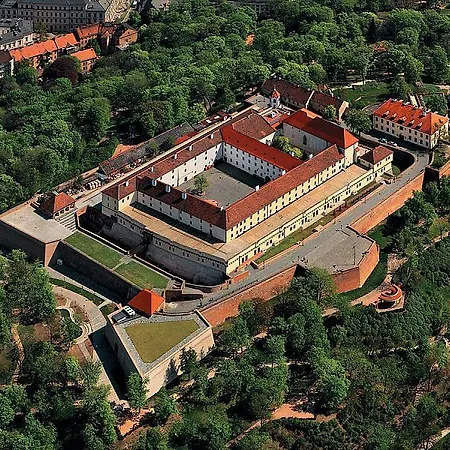 Court Garden Apartment Brno